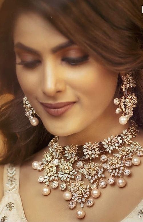 Traditional Diamond Necklace Set With Allure Look